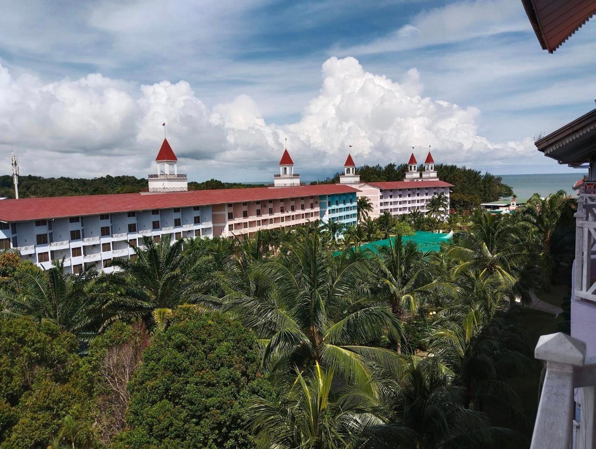 Lotus Desaru Beach Resort & Spa Bandar Penawar Buitenkant foto